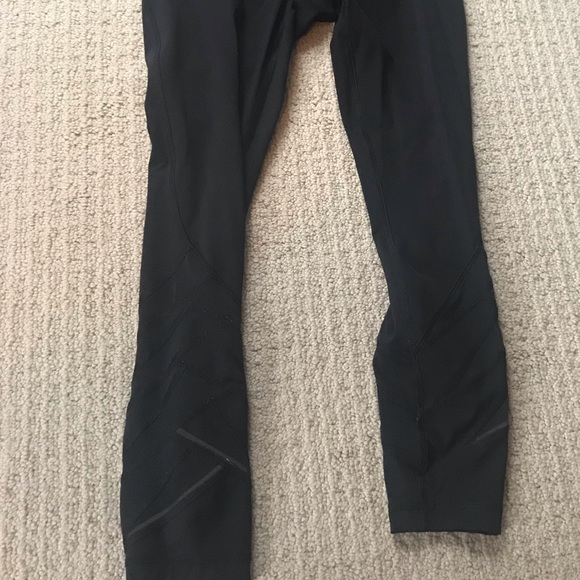 Lululemon motionful 7/8 tight - Picture 4 of 8